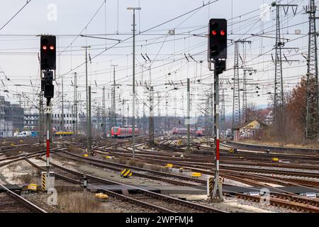 Streik der Lokführergewerkschaft GDL bei der Deutschen Bahn die Gleisanlage rund um den Nürnberger Hauptbahnhof waren die Großteil der Zeit ungenutzt. Nürnberg Bayern Deutschland *** Streik der zugführergewerkschaft GDL bei der Deutschen Bahn die Gleise rund um den Nürnberger Hauptbahnhof waren meist ungenutzt Nürnberg Bayern Deutschland 20240307-6V2A5568-Bearbeitet Stockfoto