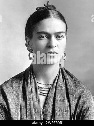 FRIDA KAHLO (1907–1954) mexikanische Malerin im Jahr 1932 Stockfoto