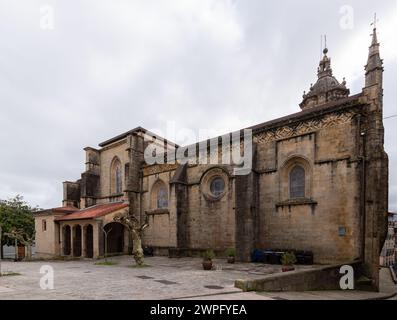Die Kirche Santa María de la Asunción y del Manzano, Hondarribia, Spanien Stockfoto