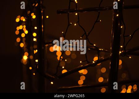 garland Lichter in dunklem Gelb und Orange Stockfoto