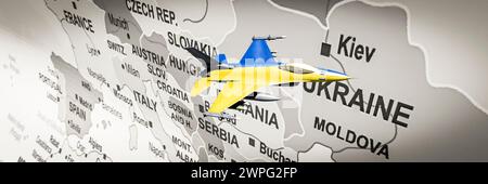Dynamischer Kampfflugzeug in auffälligen Farben vor dem Hintergrund einer grauen Europakarte mit der Ukraine in der Mitte. Stockfoto