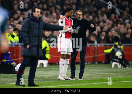 AMSTERDAM - (l-r) Chuba Akpom von Ajax, Ajax-Trainer John va't Schip während des achten Endspiels der UEFA Conference League zwischen Ajax Amsterdam und Aston Villa FC in der Johan Cruijff Arena am 7. März 2024 in Amsterdam, Niederlande. ANP OLAF KRAAK Stockfoto