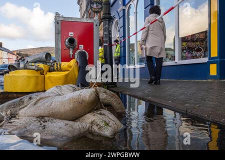 Bantry, West Cork, Irland. Februar 2024. In Bantry kam es heute Abend zu Flutkatastrophen aufgrund astronomischer Fluten. Met Eireann hat Prognose Fu Stockfoto
