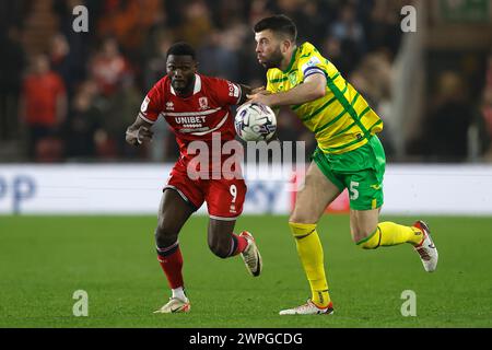 Emmanuel Latte Lath von Middlesbrough kämpft am Mittwoch, den 6. März 2024, im Riverside Stadium in Middlesbrough um Besitz mit dem Grant Hanley von Norwich City. (Foto: Mark Fletcher | MI News) Credit: MI News & Sport /Alamy Live News Stockfoto