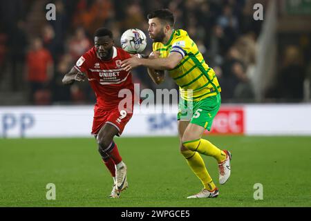 Emmanuel Latte Lath von Middlesbrough kämpft am Mittwoch, den 6. März 2024, im Riverside Stadium in Middlesbrough um Besitz mit dem Grant Hanley von Norwich City. (Foto: Mark Fletcher | MI News) Credit: MI News & Sport /Alamy Live News Stockfoto