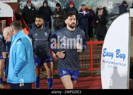 Kingston upon Hull, Großbritannien. März 2024. Warrington Wolves kommen zum Vorspiel-Aufwärmtraining während des Spiels der Betfred Super League Runde 4 Hull KR gegen Warrington Wolves im Sewell Group Craven Park, Kingston upon Hull, Vereinigtes Königreich, 7. März 2024 (Foto: Alfie Cosgrove/News Images) in Kingston upon Hull, Vereinigtes Königreich am 7. März 2024. (Foto: Alfie Cosgrove/News Images/SIPA USA) Credit: SIPA USA/Alamy Live News Stockfoto