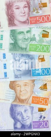 Schwedisches Geld, vertikales Panorama mit schwedischen Banknoten, Finanzkonzept, schwedische Kronen Stockfoto