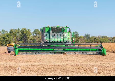 John Deere Combine auf der Shirley Plantation in Virginia. Stockfoto