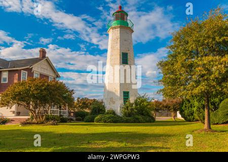 Old Point Comfort Lighthouse, erbaut 1803, am Eingang zum Hampton Roads Harbor in Virginia im Fort Monroe National Monument. Stockfoto