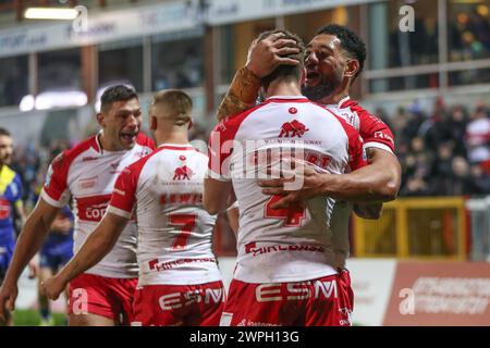 Kingston upon Hull, Großbritannien. März 2024. Oliver Gildart von Hull KR feiert seinen Versuch während des Spiels Hull KR gegen Warrington Wolves in der Sewell Group Craven Park, Kingston upon Hull, Großbritannien, 7. März 2024 (Foto: Alfie Cosgrove/News Images) in Kingston upon Hull, Großbritannien am 7. März 2024. (Foto: Alfie Cosgrove/News Images/SIPA USA) Credit: SIPA USA/Alamy Live News Stockfoto