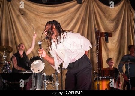 Manchester, Großbritannien. März 2024. Alloysious Massaquoi, Kayus Bankole und Graham 'G' Hastings von der Band Young Fathers treten am Eröffnungsabend des BBC 6 Music Festivals 2024 im Manchester Victoria Warehouse auf. 07 03 2024 . Quelle: Gary Mather/Alamy Live News Stockfoto