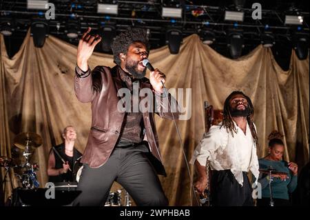 Manchester, Großbritannien. März 2024. Alloysious Massaquoi, Kayus Bankole und Graham 'G' Hastings von der Band Young Fathers treten am Eröffnungsabend des BBC 6 Music Festivals 2024 im Manchester Victoria Warehouse auf. 07 03 2024 . Quelle: Gary Mather/Alamy Live News Stockfoto