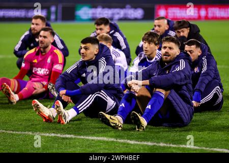 Zagreb, Kroatien. März 2024. ZAGREB, KROATIEN - 7. MÄRZ: Die Fußballspieler von Dinamo Zagreb begrüßten ihre Fans nach dem Achtelfinale-Spiel der UEFA Europa Conference League 2023/24 zwischen Dinamo Zagreb und PAOK Saloniki im Maksimir-Stadion am 7. März 2024 in Zagreb. Foto: Luka Stanzl/PIXSELL Credit: Pixsell/Alamy Live News Stockfoto