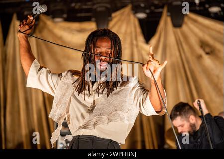 Manchester, Großbritannien. März 2024. Alloysious Massaquoi, Kayus Bankole und Graham 'G' Hastings von der Band Young Fathers treten am Eröffnungsabend des BBC 6 Music Festivals 2024 im Manchester Victoria Warehouse auf. 07 03 2024 . Quelle: Gary Mather/Alamy Live News Stockfoto