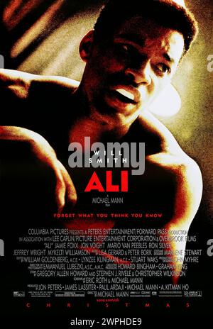 Ali (2001) unter der Regie von Michael Mann mit Gregory Allen Howard, Stephen J. Rivele und Christopher Wilkinson. Eine Biografie der Sportlegende Muhammad Ali, die sich auf seine Triumphe und Kontroversen zwischen 1964 und 1974 konzentriert. Foto eines Original-Posters aus dem Jahr 2001 (US-1-Blatt). ***NUR REDAKTIONELLE VERWENDUNG*** Credit: BFA / Columbia Pictures Stockfoto