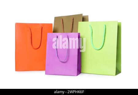 Bunte Papier Einkaufstüten isoliert auf weißem Stockfoto