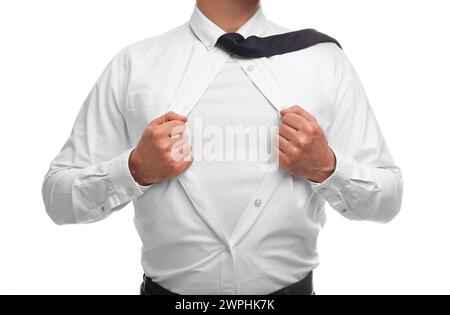 Geschäftsmann trägt Superheldenkostüm unter Anzug auf weißem Hintergrund, Großaufnahme Stockfoto
