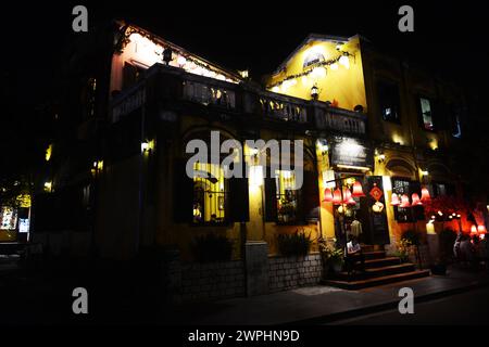 Sakura Restaurant am Abend. Alte Stadt Hoi an, Vietnam. Stockfoto