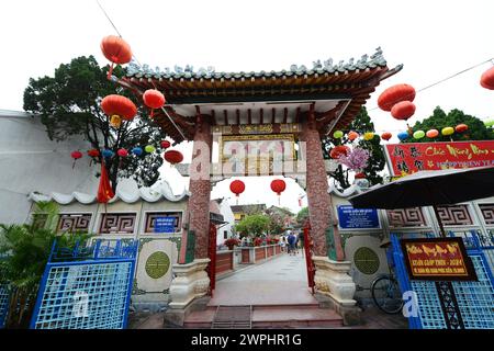 Hoi Quan Phuoc Kien ist ein kunstvoller Gottesdienst, der für chinesische Bewohner des 17. Jahrhunderts erbaut wurde und einer Meeresgöttin gewidmet ist. Altstadt von Hội an, Vietnam. Stockfoto