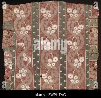 Zwei Gewebefragmente aus dem 18. Jahrhundert aus einem Gewebewerk von 1760 bis 1785, die Textilmaterialien und Design zeigen, die für kirchliche Kleidungsstücke charakteristisch sind. Stockfoto