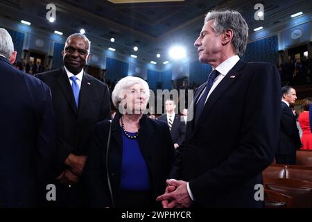 Washington, Usa. März 2024. Verteidigungsminister Lloyd Austin (L), Finanzministerin Janet Yellen (C) und Außenminister Antony Blinken (R) treffen ein, bevor Präsident Joe Biden am Donnerstag, den 7. März 2024, die Rede zur Lage der Union vor einer gemeinsamen Kongresssitzung im US-Kapitol in Washington DC hält. Poolfoto von Shawn Thew/UPI Credit: UPI/Alamy Live News Stockfoto