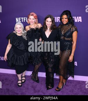 New York City, Usa. März 2024. Paula Pell, Philipps, Sara Bareilles und Renée Elise Goldsberry nehmen am 7. März 2024 an der Netflix-Premiere von Girls5eva im Paris Theater in New York City, NY, USA Teil. Foto: Charles Guerin/ABACAPRESS.COM Credit: Abaca Press/Alamy Live News Stockfoto