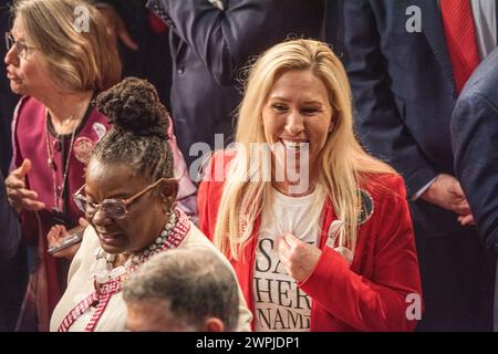 Washington DC, März 7,2024, USA:Rep Marjorie Taylor Greene, R-GA, trägt ein Protesthemd während der Staatszeit der Union. Präsident Joe Biden spricht Stockfoto