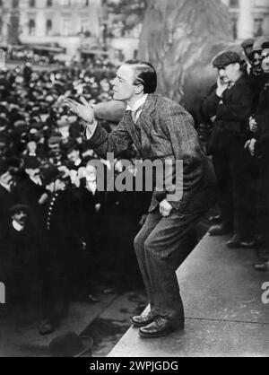 Der junge Winston Churchill sprach in den frühen 1900er Jahren vor einer Menschenmenge Stockfoto