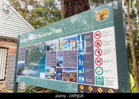 Audley Village im Royal National Park in der Nähe von Cronulla in Sydney, Schild mit Besucherinformationen mit Karten und Sehenswürdigkeiten, NSW, Australien Stockfoto