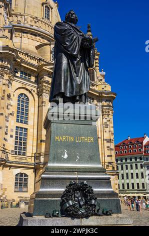 Statue von Doktor Martin Luther nach Ernst Rietschel auf dem Neumarkt vor der Frauenkirche in Dresden. Stockfoto