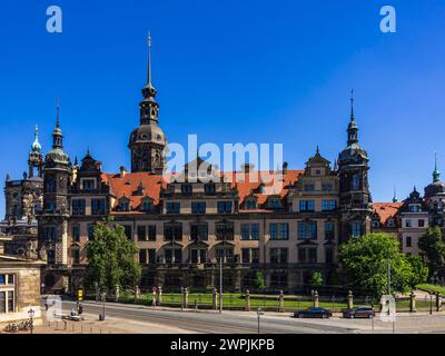 Residenzschloss Dresden, Sachsen, Deutschland Gebäudekomplex des Dresdner Residenzschlosses, in dem auch das weltberühmte Grüne Gewölbe untergebracht ist, Innere Altstadt von Dresden, Sachsen, Deutschland. Gebäudeensemble des Residenzschlosses Dresden, das auch das weltberühmte Grüne Gewölbe beherbergt, Innere Altstadt von Dresden, Sachsen, Deutschland. Stockfoto