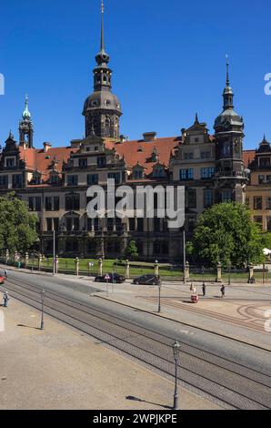 Residenzschloss Dresden, Sachsen, Deutschland Gebäudekomplex des Dresdner Residenzschlosses, in dem auch das weltberühmte Grüne Gewölbe untergebracht ist, Innere Altstadt von Dresden, Sachsen, Deutschland. Gebäudeensemble des Residenzschlosses Dresden, das auch das weltberühmte Grüne Gewölbe beherbergt, Innere Altstadt von Dresden, Sachsen, Deutschland. Stockfoto