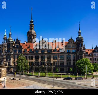 Residenzschloss Dresden, Sachsen, Deutschland Gebäudekomplex des Dresdner Residenzschlosses, in dem auch das weltberühmte Grüne Gewölbe untergebracht ist, Innere Altstadt von Dresden, Sachsen, Deutschland. Gebäudeensemble des Residenzschlosses Dresden, das auch das weltberühmte Grüne Gewölbe beherbergt, Innere Altstadt von Dresden, Sachsen, Deutschland. Stockfoto