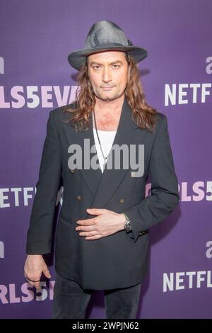 New York, Usa. März 2024. Constantine Maroulis nimmt am 7. März 2024 an Netflix's „Girls5eva“-Premiere im Paris Theater in New York City, USA, Teil. (Foto von Thenews2/NurPhoto) Credit: NurPhoto SRL/Alamy Live News Stockfoto