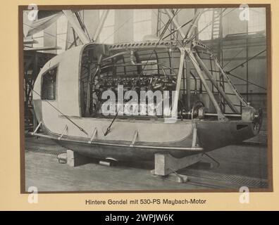 Hintere Gondel mit 530-PS-Maybach-Motor. LZ 127 Graf Zeppelin (Deutsches Luftschiff Zeppelin 127) war ein mit Wasserstoff gefülltes Luftschiff, das von 1928 bis 1937 mit der Baunummer LZ 127 (117. Zeppelin-Luftschiff) flog. Eigentümer: Luftschiffbau Zeppelin Q.m.b.H., Friedrichshafen a. B. Verwendung: LZ 127 soll die technische und wirtschaftliche Möglichkeit des transozeanischen Luftschiffverkehrs auf langen Strecken demonstrieren.Sammlung einschlägiger Erfahrungen, insbesondere der Erforschung der meteorologischen Bedingungen auf zukünftigen Transportwegen. Ausflüge für Wissenschaft und Surv Stockfoto