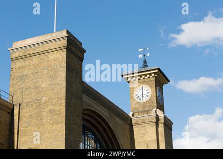 Großbritannien, London, der Uhrenturm des Bahnhofs Kings Cross. Stockfoto