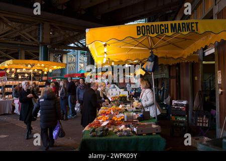 Großbritannien, London, Marktstände im Borough Market. Stockfoto