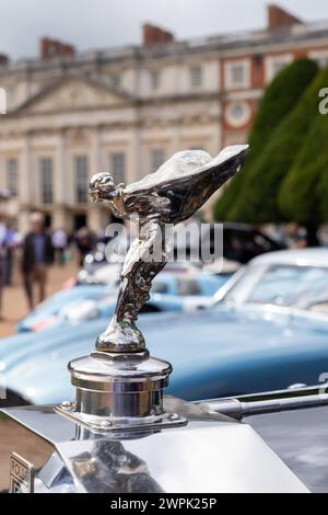 Rollt Royce Spirit of Ecstasy im Concours of Elegance 2023, Hampton Court Palace, London Stockfoto