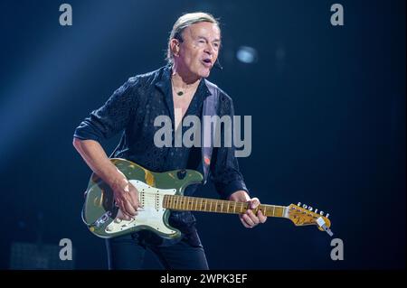 5. Oktober 2023: Dodi Battaglia - I Pooh suonano un Concerto al Mediolanum Forum di Milano, Italien Stockfoto