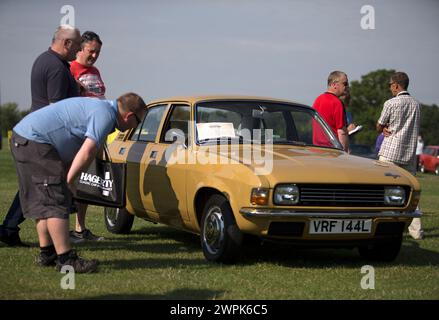 26/07/14 Prinzessin Dianas Mini Metro war der Star der Show beim ersten Festival der Unaußergewöhnlichen. Die Autoausstellung fand in der Nähe von Silverstone statt Stockfoto