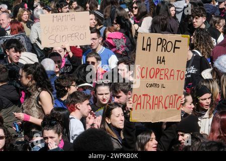 Roma, Italien. März 2024. Manifestazione in Occasione della Giornata Internazionale della Donna indetta dal movimento femminista Non Una di Meno tenutasi a Roma, Venerd&#xec;, 08. März 2024 (Foto Mauro Scrobogna/LaPresse) Demonstration anlässlich des Internationalen Frauentags, der von der feministischen Bewegung Non Una di Meno in Rom organisiert wurde, Freitag, 08. März 2024. (Foto: Mauro Scrobogna/LaPresse) Credit: LaPresse/Alamy Live News Stockfoto