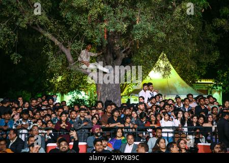 Neu-Delhi, Indien. März 2024. NEW DELHI, INDIEN - 4. MÄRZ: Die Zuschauer genießen die Aufführung von Singer Javed Ali während eines Konzerts, das Delhi Tourism in der Sunder Nursery am 4. März 2024 in New Delhi, Indien, organisiert. (Foto: Raajessh Kashyap/Hindustan Times/SIPA USA) Credit: SIPA USA/Alamy Live News Stockfoto