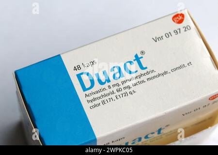 Espoo, Finnland - April 2020: Duact Kapselpackung, ein verschreibungspflichtiges Medikament mit Akrivastin und Pseudoephedrin. Zur Behandlung von Pollenallergie und Sinusitis Stockfoto