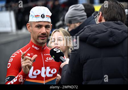 Sisteron, Frankreich. März 2024. Belgische Siegerkampagnen von Lotto Dstny, aufgenommen am Beginn der sechsten Etappe des 8-Tage-Radrennens Paris-Nizza, 198 km von Sisteron nach La Colle-sur-Loup, Frankreich, Freitag, 08. März 2024. BELGA FOTO JASPER JACOBS Credit: Belga News Agency/Alamy Live News Stockfoto