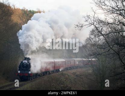 07/12/14 Santa's Express gleitet entlang der Churnet Valley Railway bei Frogall in Staffordshire. ***JEDE BRITISCHE REDAKTIONELLE VERWENDUNG VON PRINTMEDIEN ZIEHT EIN MINIMUM AN Stockfoto