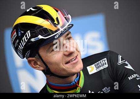 Sisteron, Frankreich. März 2024. Der belgische Remco Evenepoel of Soudal Quick-Step, aufgenommen am Beginn der sechsten Etappe des 8-tägigen Radrennens Paris-Nizza, 198 km von Sisteron nach La Colle-sur-Loup, Frankreich, Freitag, 08. März 2024. BELGA FOTO JASPER JACOBS Credit: Belga News Agency/Alamy Live News Stockfoto