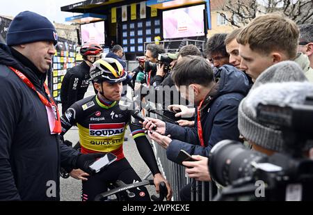 Sisteron, Frankreich. März 2024. Der belgische Remco Evenepoel of Soudal Quick-Step, aufgenommen am Beginn der sechsten Etappe des 8-tägigen Radrennens Paris-Nizza, 198 km von Sisteron nach La Colle-sur-Loup, Frankreich, Freitag, 08. März 2024. BELGA FOTO JASPER JACOBS Credit: Belga News Agency/Alamy Live News Stockfoto