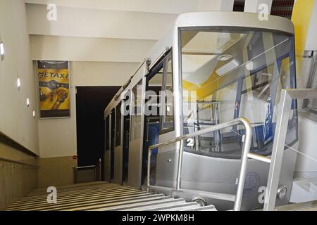 Athen, Griechenland - 02. Mai 2015: Seilbahn Lycabettus Hill Transport nach Top Travel. Stockfoto