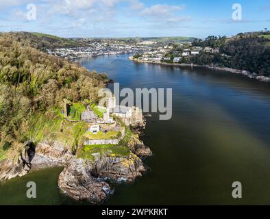 Dartmouth Castle über dem Fluss Dart von einer Drohne, Dartmouth, Kingswear, Devon, England Stockfoto