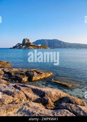 Kastri Island vom Strand Agios Stefanos, Kamari Bay, Kos Island, Dodekanese, griechische Inseln, Griechenland, Europa Urheberrecht: KarolxKozlowski 1245-3105 Stockfoto